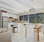 De Angelis Beach House - Accommodation Main Beach