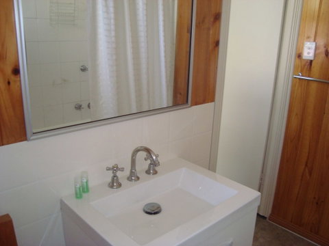 Elm Lodge - Accommodation Main Beach 6