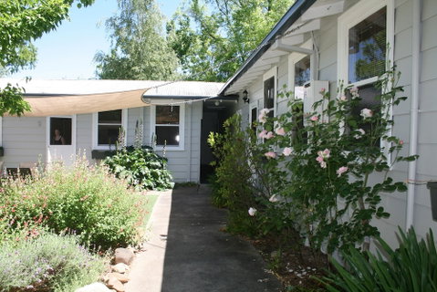 Elm Lodge - Accommodation Main Beach 2