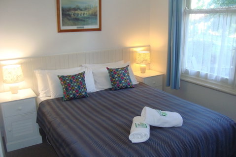 Elm Lodge - Accommodation Main Beach 5
