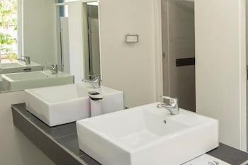 Cstay - Accommodation Main Beach 3