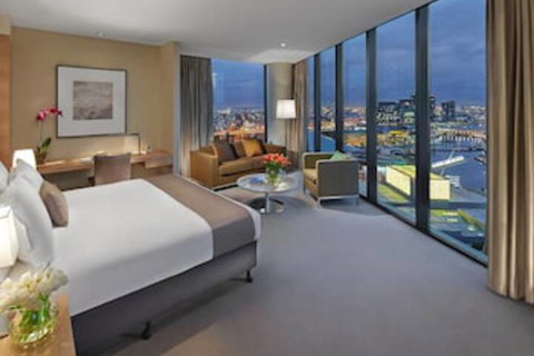 Crown Metropol - Accommodation Main Beach 3