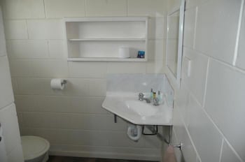 Ocean Breeze Units - Accommodation Main Beach 2