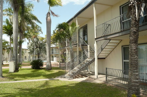 Ocean Breeze Units - Accommodation Main Beach 0