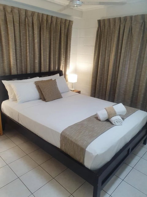 Ocean Breeze Units - Accommodation Main Beach 5