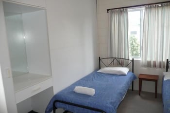 Ocean Breeze Units - Accommodation Main Beach 4