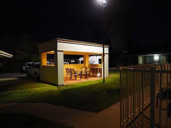 Jacaranda Motel & Holiday Units - Accommodation Main Beach 0