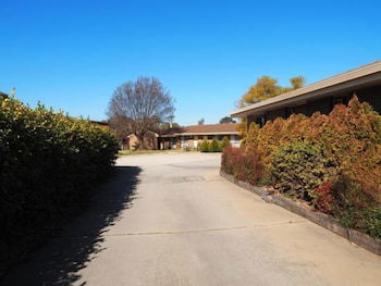 Jacaranda Motel & Holiday Units - Accommodation Main Beach 1