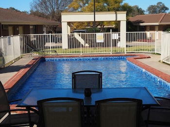 Jacaranda Motel & Holiday Units - Accommodation Main Beach 3