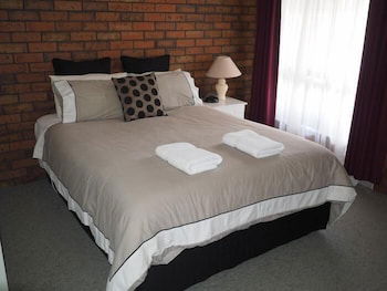 Jacaranda Motel & Holiday Units - Accommodation Main Beach 6