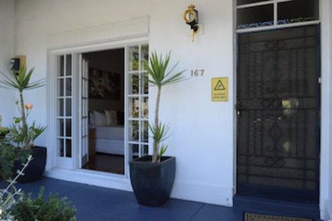 Birches Townhouse - Accommodation Main Beach 0