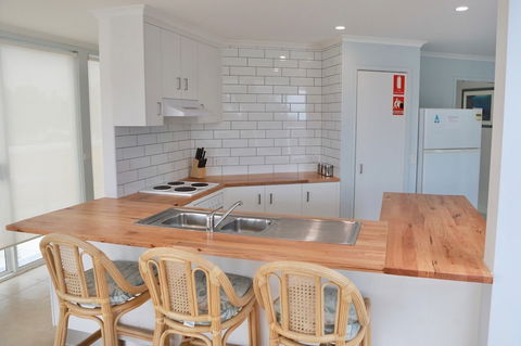 Ultimate Holiday Apartments - Accommodation Main Beach 1