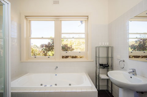 Longview Vineyard - Accommodation Main Beach 3