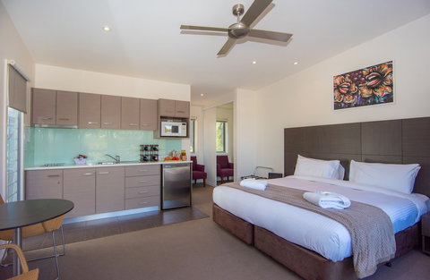 Longview Vineyard - Accommodation Main Beach 0