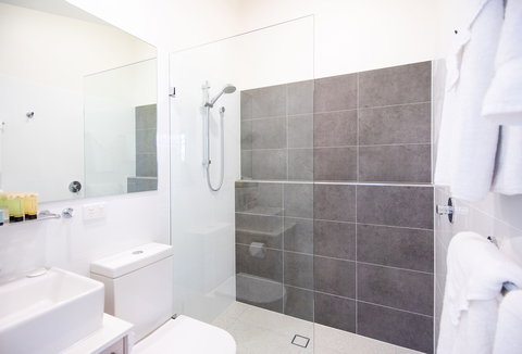 Longview Vineyard - Accommodation Main Beach 2