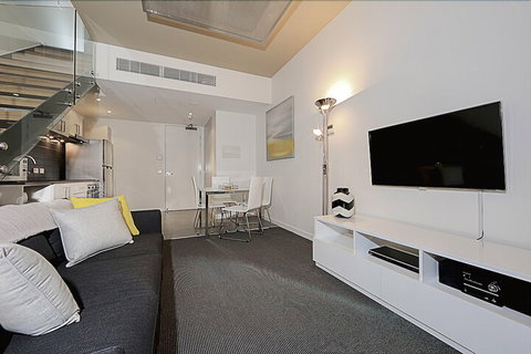 Accommodate Canberra - Mode - Accommodation Main Beach 3