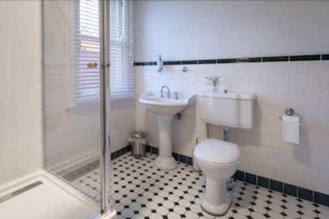 Bathurst Royal Apartments - Accommodation Main Beach 3