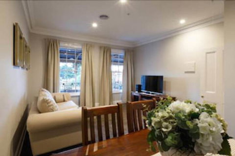Bathurst Royal Apartments - Accommodation Main Beach 4