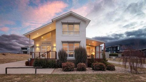 Alpine Snow Angels Retreat Luxurious Snowy Mountains Living - Accommodation Main Beach 2