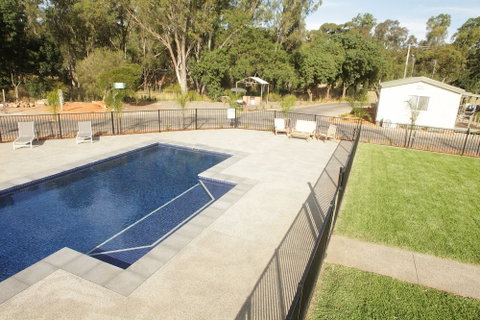 Riverside Cabin Park - Accommodation Main Beach 1