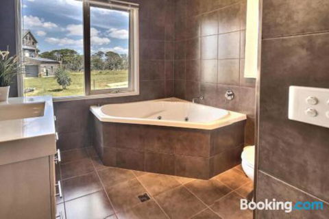 Alpine Edge - Accommodation Main Beach 4