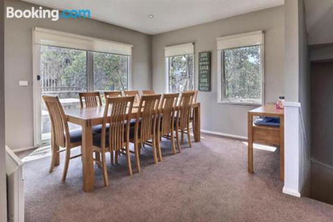 Alpine Edge - Accommodation Main Beach 2