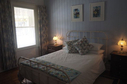 Cobblers Cottage B & B Accommodation - Accommodation Main Beach 3