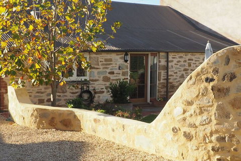 Cobblers Cottage B & B Accommodation - Accommodation Main Beach 1