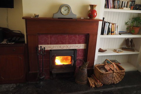 Cobblers Cottage B & B Accommodation - Accommodation Main Beach 7