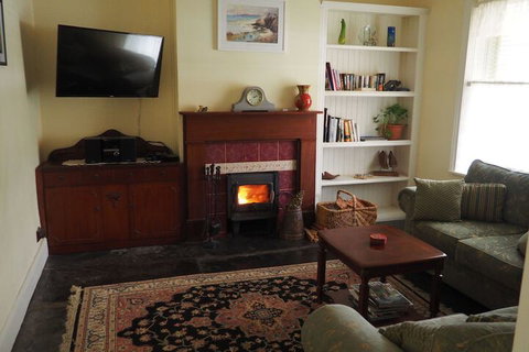 Cobblers Cottage B & B Accommodation - Accommodation Main Beach 6