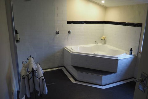 Cobblers Cottage B & B Accommodation - Accommodation Main Beach 5