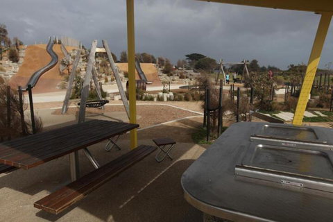 Sea Salt Bnb - Accommodation Main Beach 7