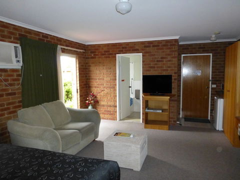 Inverloch Central Motor Inn - Accommodation Main Beach 5