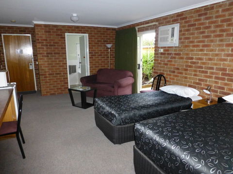 Inverloch Central Motor Inn - Accommodation Main Beach 3