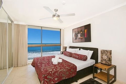 Boulevard Towers - Accommodation Main Beach 4