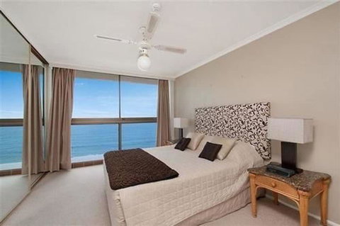 Boulevard Towers - Accommodation Main Beach 0