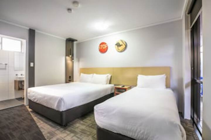 South Penrith NSW Accommodation Main Beach
