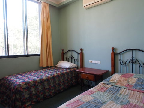 Harp Hotel - Accommodation Main Beach 1