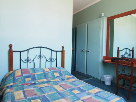 Harp Hotel - Accommodation Main Beach 3