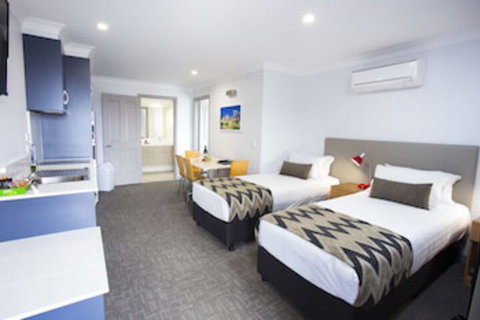 Altitude Motel Apartments - Accommodation Main Beach 0