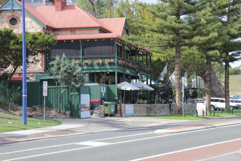 Tani Hill - Accommodation Main Beach 5