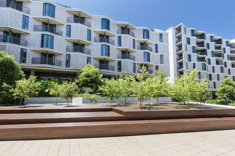 Racecourse Space Pop Up - Accommodation Main Beach 5