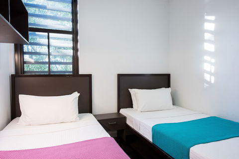 Racecourse Space Pop Up - Accommodation Main Beach 3