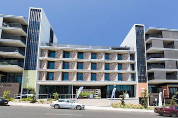 Racecourse Space Pop Up - Accommodation Main Beach 6