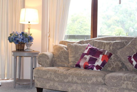 Risehill House - Accommodation Main Beach 4