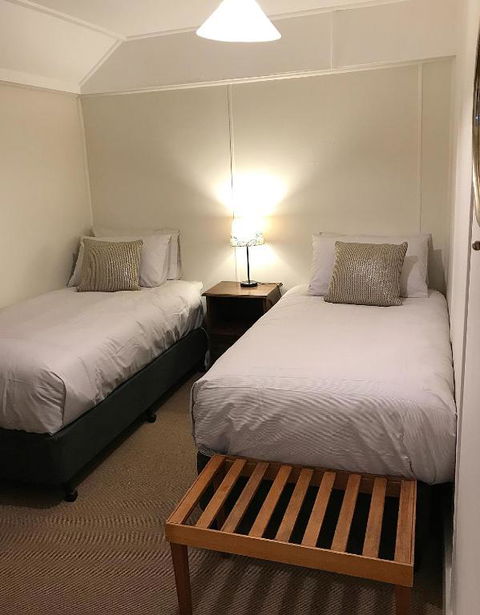 Platypus Playground Riverside Cottage - Accommodation Main Beach 5
