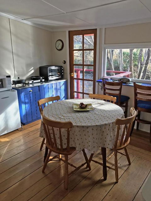 Platypus Playground Riverside Cottage - Accommodation Main Beach 6