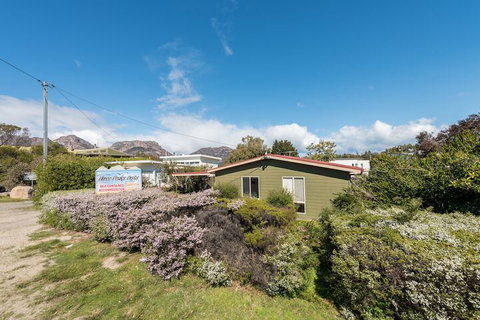 Mayson - Accommodation Main Beach 2