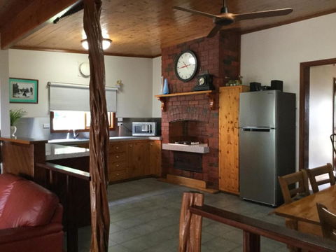 Bayview Boathouse - Accommodation Main Beach 5