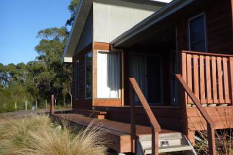Yakkalla Holiday Cottage - Accommodation Main Beach 0